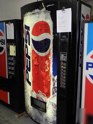 Pepsi soda vending machine w bill validator & 1 yr war