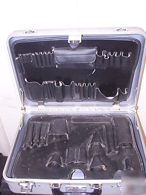 Chicago case electrical technicians tool box w/ pallets