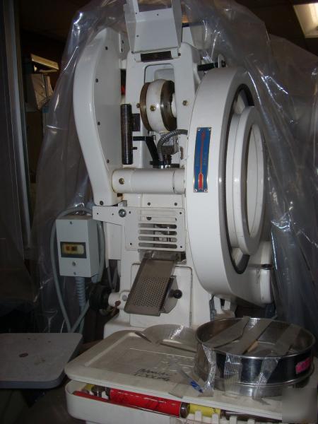 Korsch single punch, research tablet press