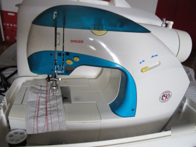 Singer 150TH anniversary model 1500 sewing machine