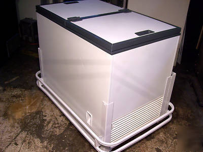 Ice cream novelty chest freezer, on removeable cart, a+