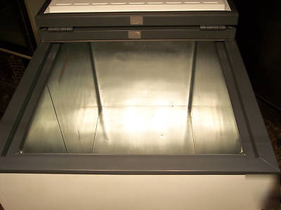 Ice cream novelty chest freezer, on removeable cart, a+