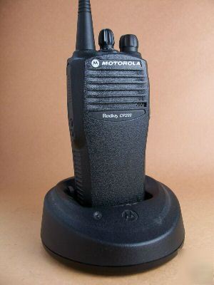 Mint motorola radius CP200 uhf 4CH radio