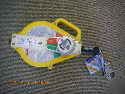 Ultra-lok rsq self retracting lifeline with rescue