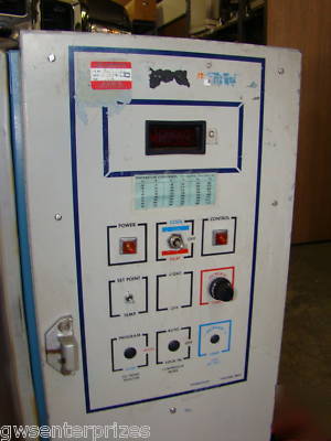 Thermotron s-1.2 mini max enviromental chamber