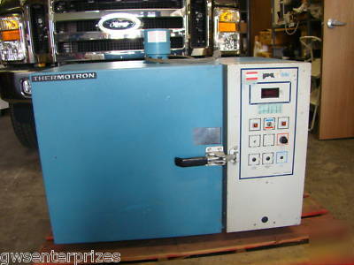 Thermotron s-1.2 mini max enviromental chamber