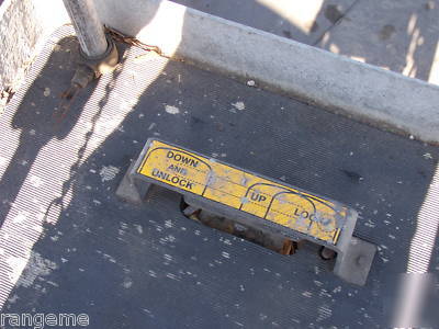 Upright airlift 30FTX250 lbs pneumatic manlift scaffold