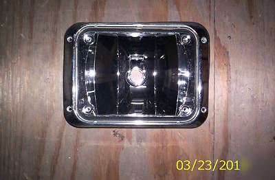 Whelen 97 series twistlock housing with chrome flanges