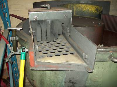 Ultramatic vibratory deburring machine 7CF w/extras