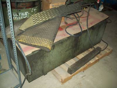 Ultramatic vibratory deburring machine 7CF w/extras