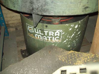 Ultramatic vibratory deburring machine 7CF w/extras