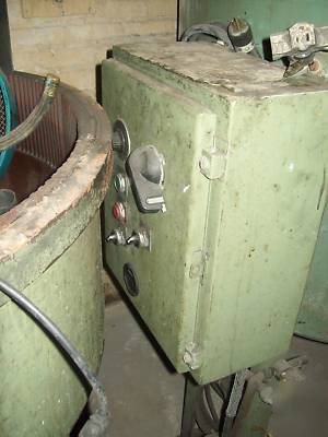 Ultramatic vibratory deburring machine 7CF w/extras