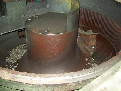 Ultramatic vibratory deburring machine 7CF w/extras