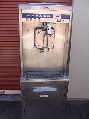 Taylor 452-33 soft serve machine 4 syrup flavors