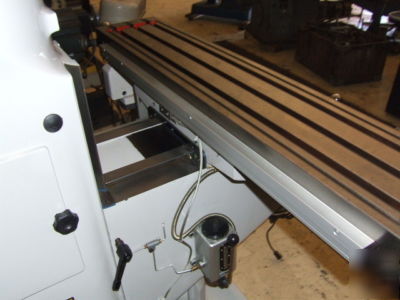 New bridgeport variable speed j-head on meehanite base
