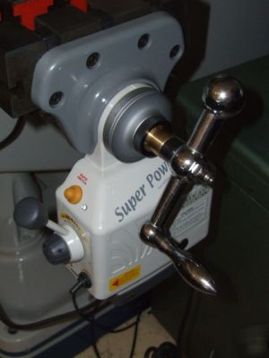 New bridgeport variable speed j-head on meehanite base