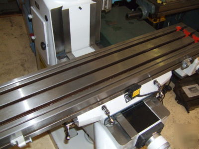 New bridgeport variable speed j-head on meehanite base