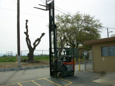 2002 toyota 7FBCU18 electric forklift