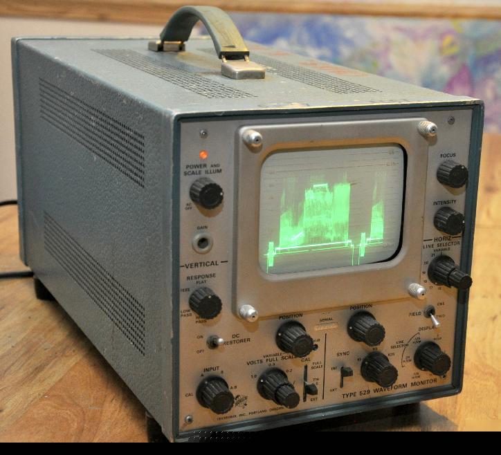 Tektronix 529 ntsc video waveform monitor