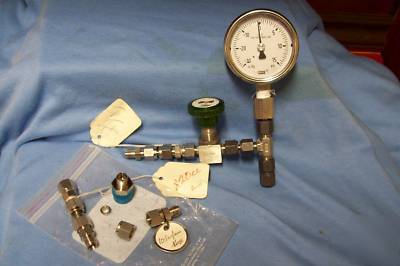 Wika 0-30PSI in.hg gauge w/nupro selector valve / used