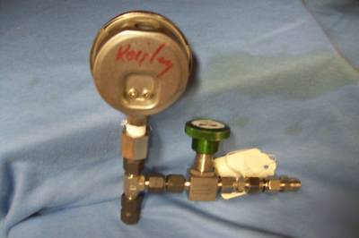 Wika 0-30PSI in.hg gauge w/nupro selector valve / used