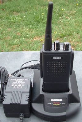 Maxon sp-150 U6 2 way radio w/charger base uhf 16 chan