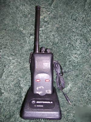 Motorola radius SP50 6 channel uhf radio & charger