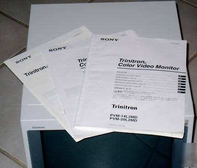 Sony pvm-14L2MD trinitron color video monitor w/ cables