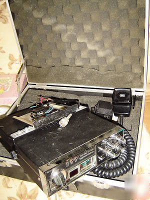 Vintage truckers realistic cb radio w/leather case