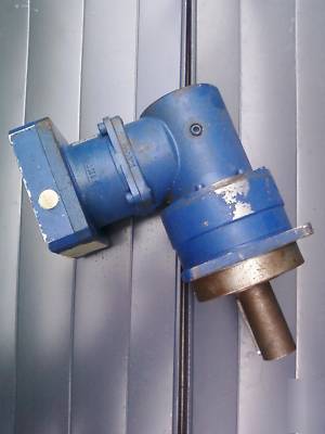 Alphagear wittenstein 4:1 gear reducer 90 degree