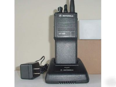 Motorola HT1000 ht 1000 uhf radio talkie two way