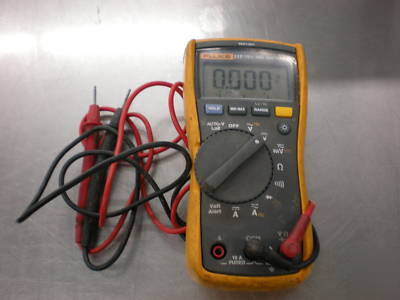 Fluke 117 true rms multimeter w/leads