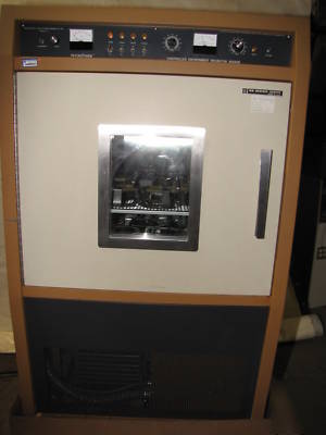New brunswick g-26 controlled environment incubator/sha