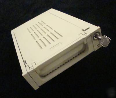 Removeable, lockable ide disc caddy / transporter + key