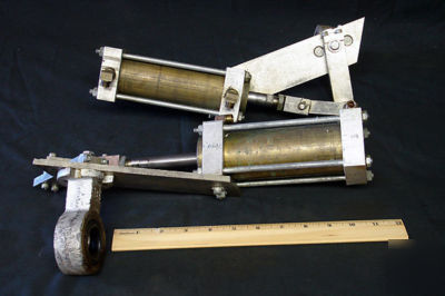 Two (2) keystone butterfly valves (C267)