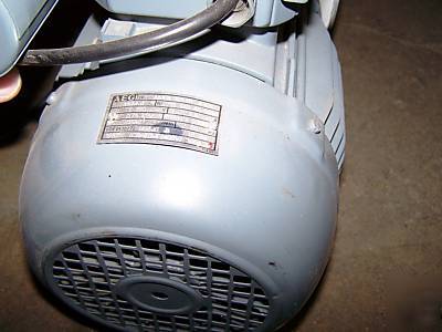 Leybold-heraeus trivac D8A vacuum pumps D8A 220VAC 50