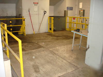 2 industrial trash compactor no 