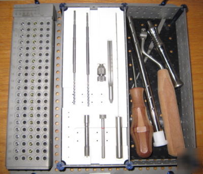 Orthosurgical implants bone screw kit