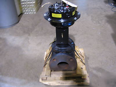 Nos johnson controls flanged 3