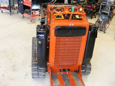2006 ditch witch SK650 mini skid steer 42
