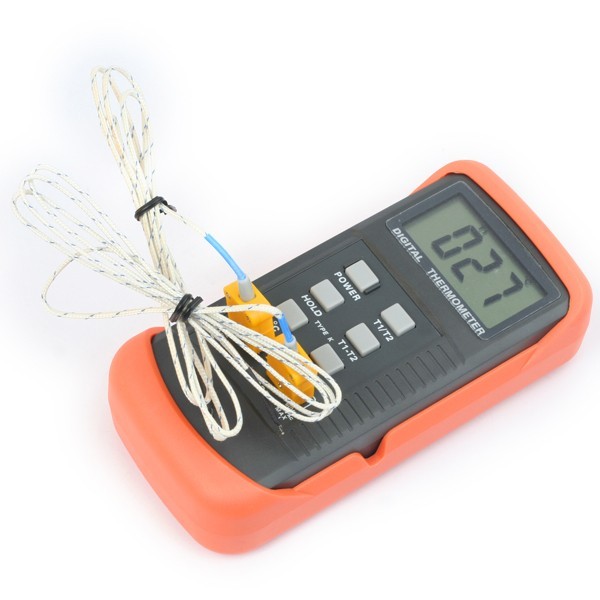 Digital thermometer with 2 k-type thermocouples sensors