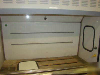 Hanson laboratory chemical fume hood 60