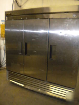 3 door stainless steel reach-in freezer by true, mint