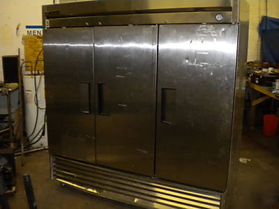 3 door stainless steel reach-in freezer by true, mint