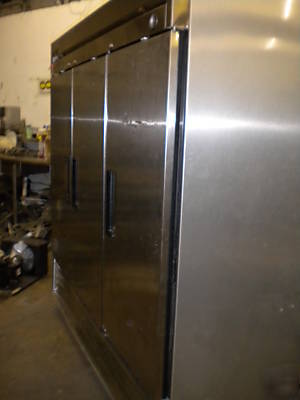 3 door stainless steel reach-in freezer by true, mint