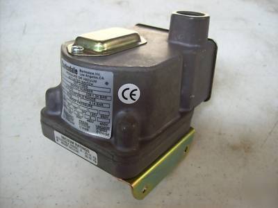 Barksdale pressue switch (D2T-H18SS) pressure switch