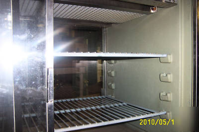Delfield countertop refrigerated display case 7048-p