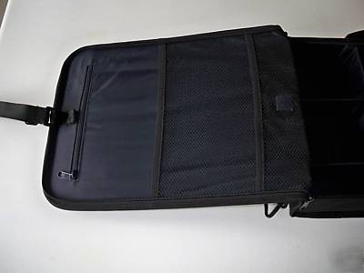 Mobile file folder, brief case, zipper style filing