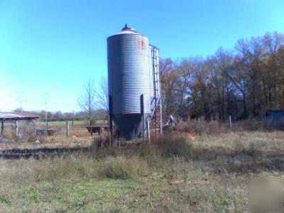 Two 3,000 gal. grain silo's for sale 