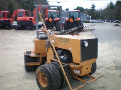 Waterwick drainage installation machine. 